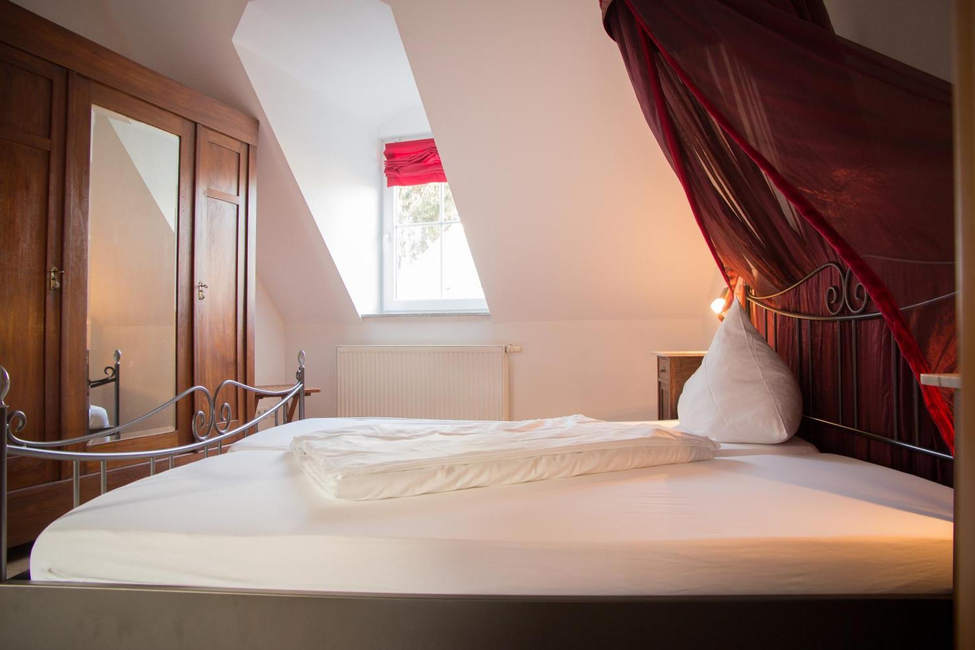 Weingut Weinstube Weinhotel Wolf Harxheim Zewnętrze zdjęcie