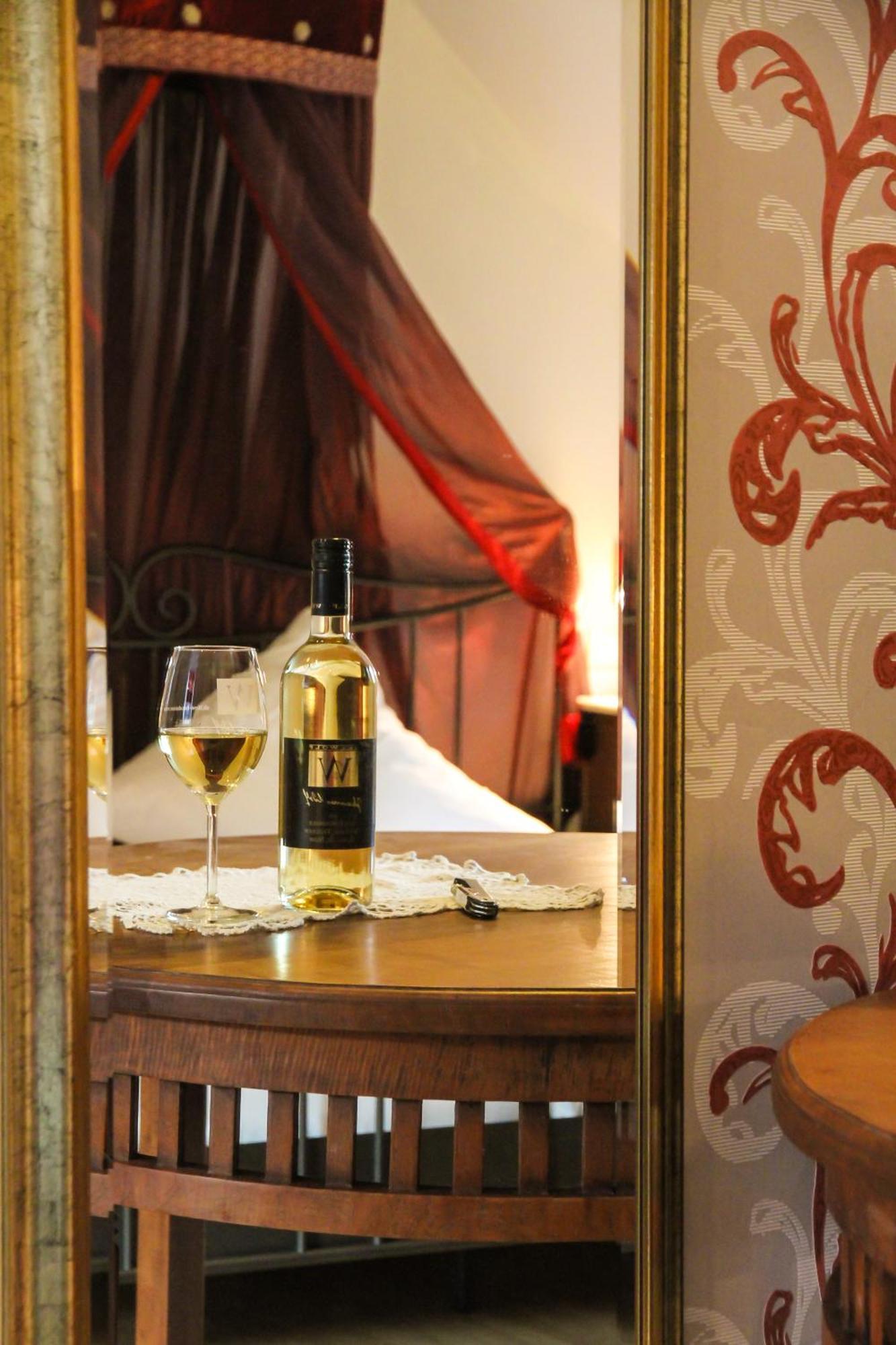 Weingut Weinstube Weinhotel Wolf Harxheim Zewnętrze zdjęcie