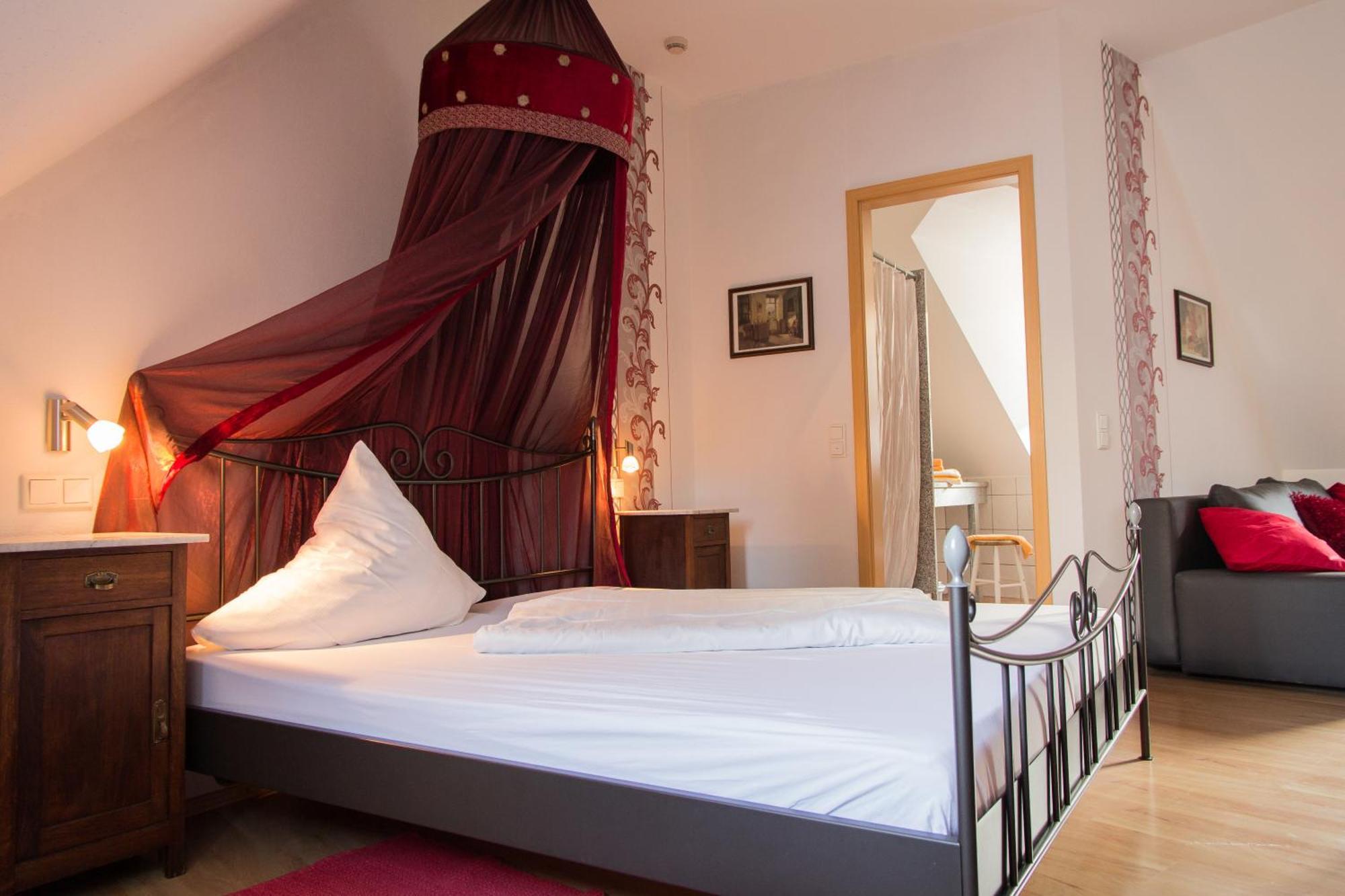 Weingut Weinstube Weinhotel Wolf Harxheim Zewnętrze zdjęcie