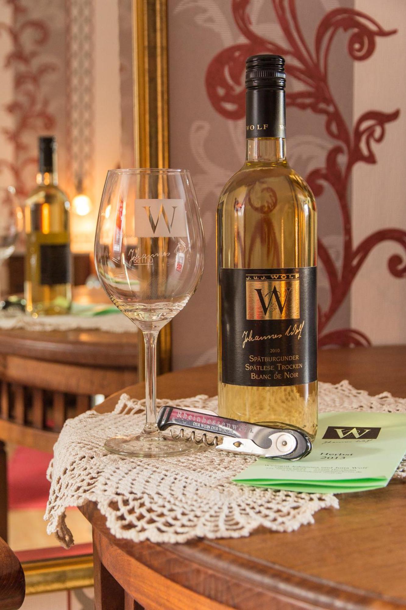 Weingut Weinstube Weinhotel Wolf Harxheim Zewnętrze zdjęcie